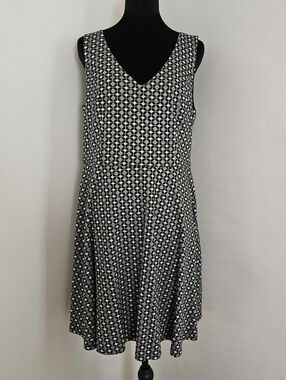 LOFT - Black & White V-Neck A-line Sleeveless Dress